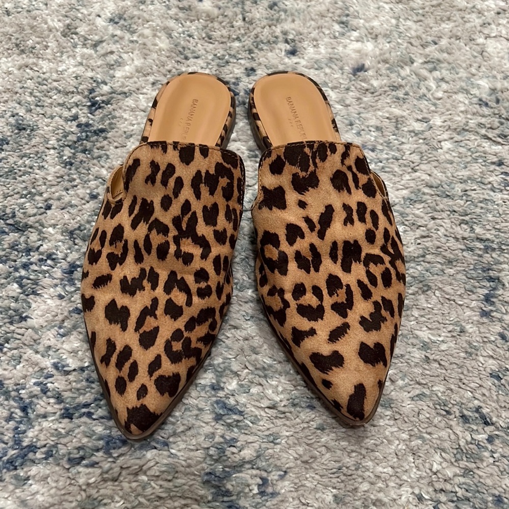 Banana republic leopard pointed slides
